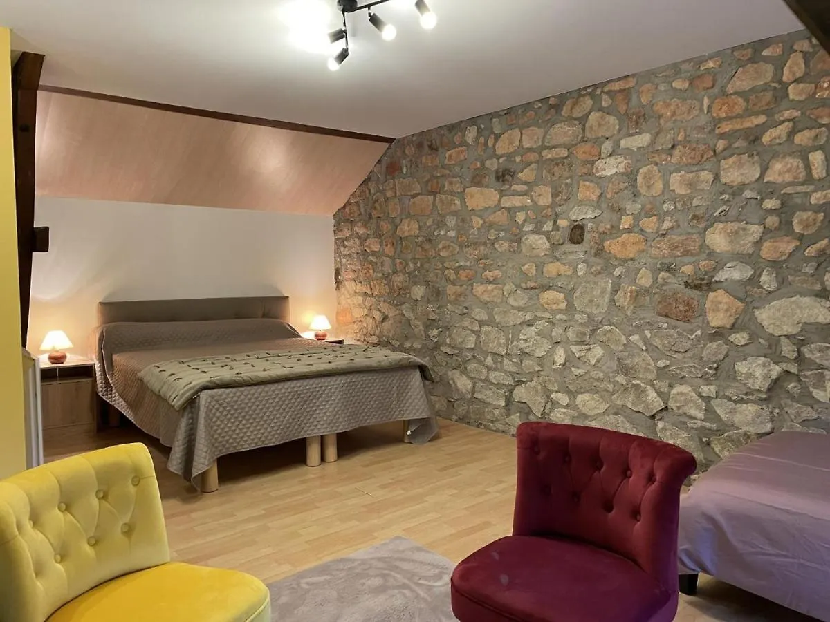 Gite Familial Avec Terrasse A La Ferme, Proche Montlucon, Ideal Pour 4 Pers, Draps Et Serviettes Inclus - Fr-1-489-431 Sauvagny France
